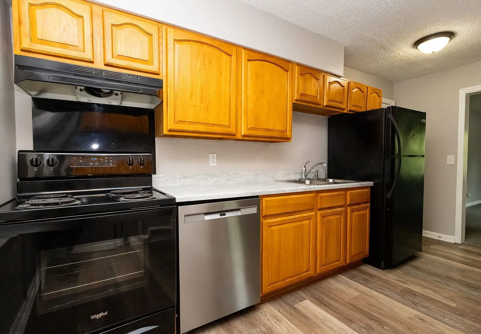 2 bed, 1.0 bath, $895 — Photo 3
