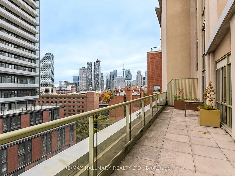 39 Parliament St #916 — Photo 31