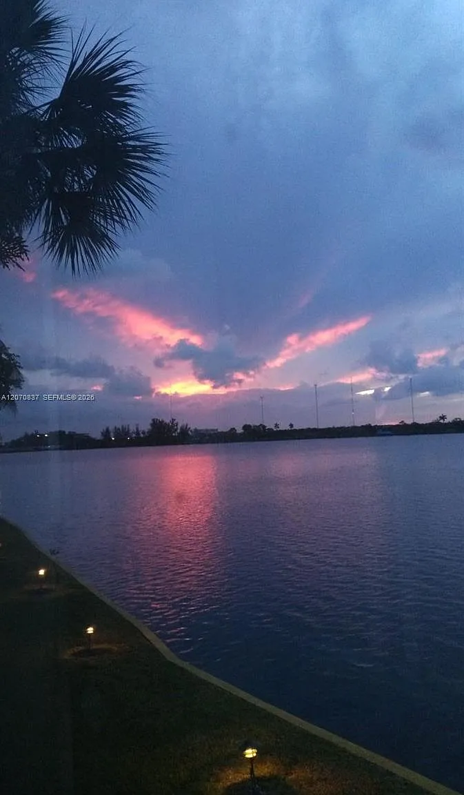 Royal Bahamian East Condo — Photo 3