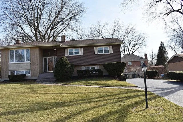 841 Willow Ln photo 1