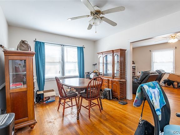 3rd image of 3423 Pemberton Ave