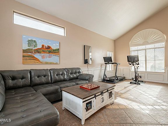 5th image of 7352 E MEDINA Avenue