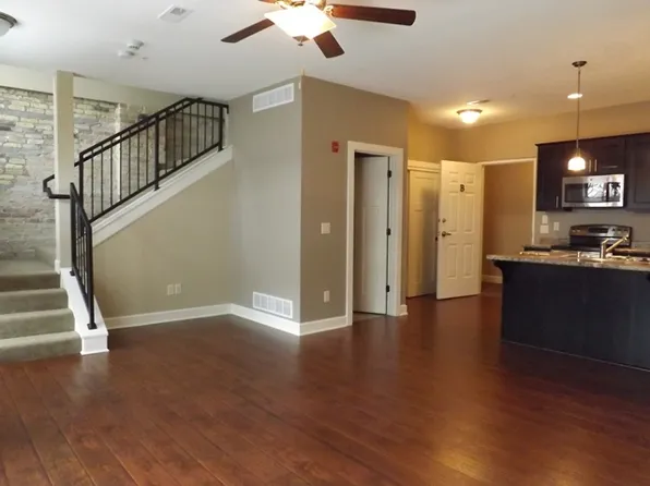 112 N Main St, Oconomowoc, WI 53066