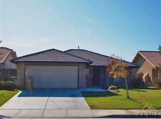 825 Greenwood Meadow Ln, Bakersfield, CA 93308