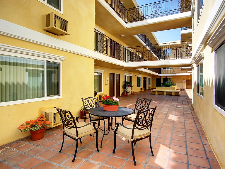 Del Rey Vista Apartments — Photo 6