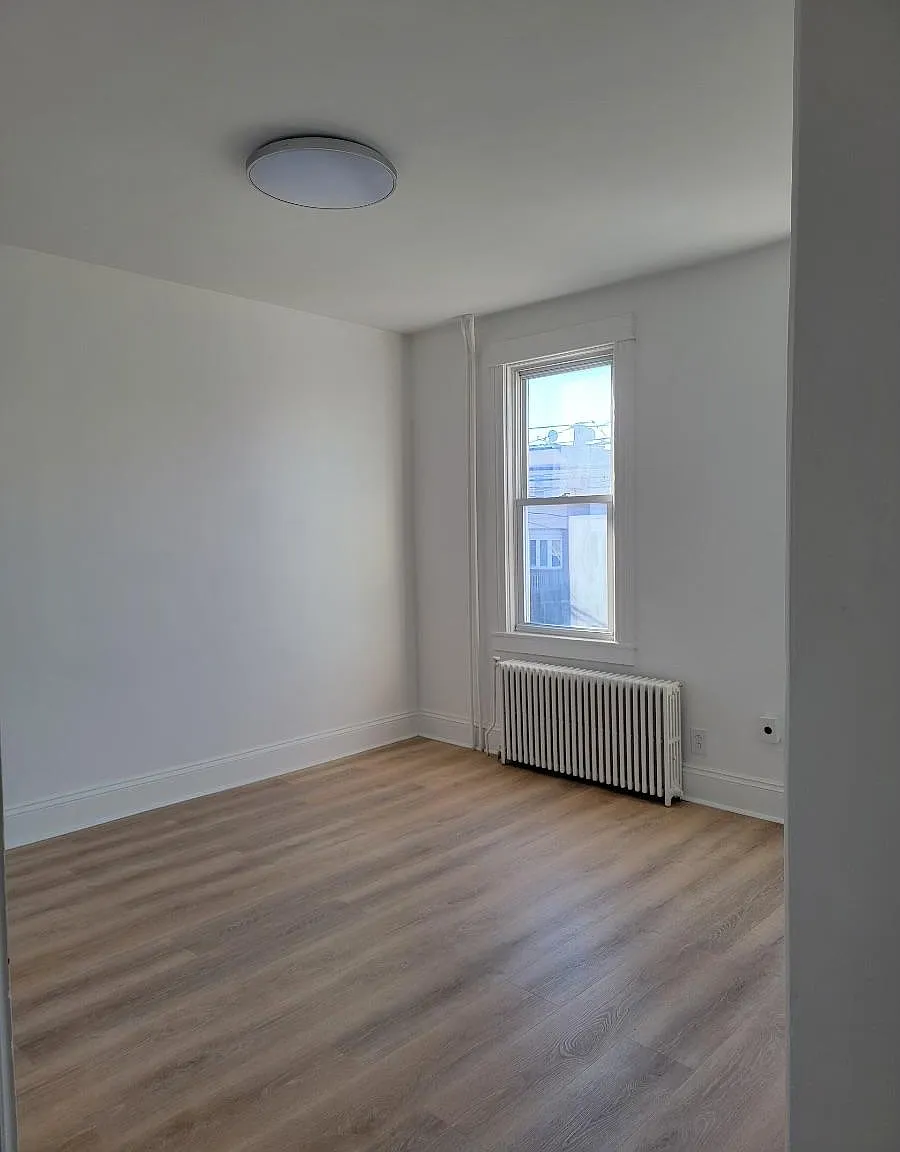 2 bed, 1050 sqft, $2,200 — Photo 2