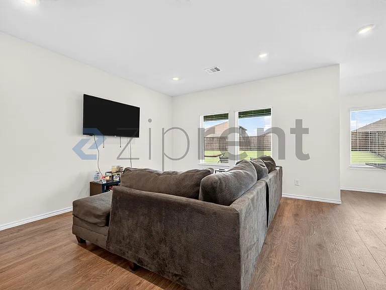3923 Mountain Dr — Photo 8