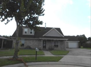 2617 Woods Dr, Violet, LA 70092