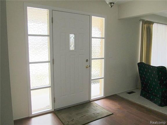 3rd image of 7303 Hillsboro Ct