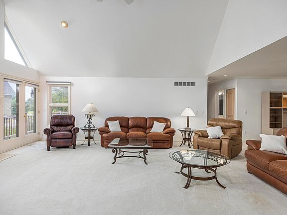 4th image of 14876 Stoney Brook Dr W