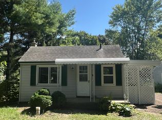 9120 Grove Dr, Whitmore Lake, MI 48189