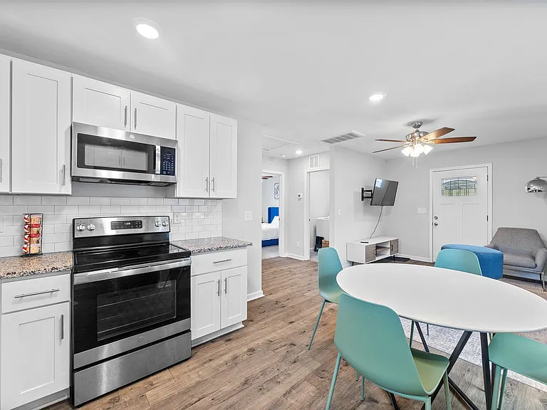 607 Dowd St — Photo 10