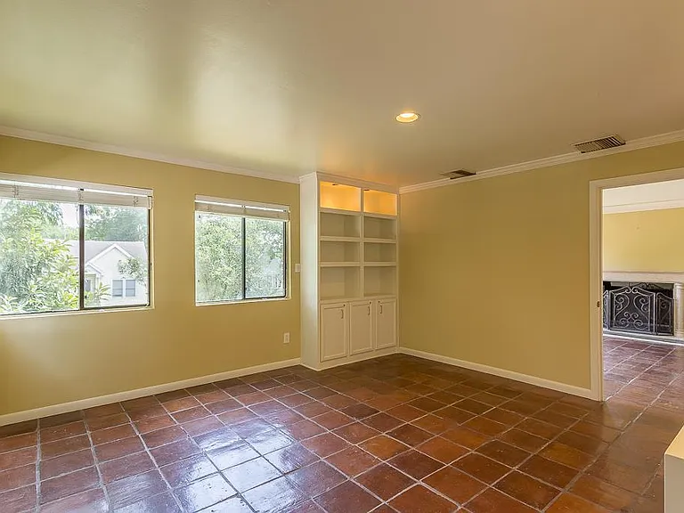 2349 Albans Rd — Photo 8