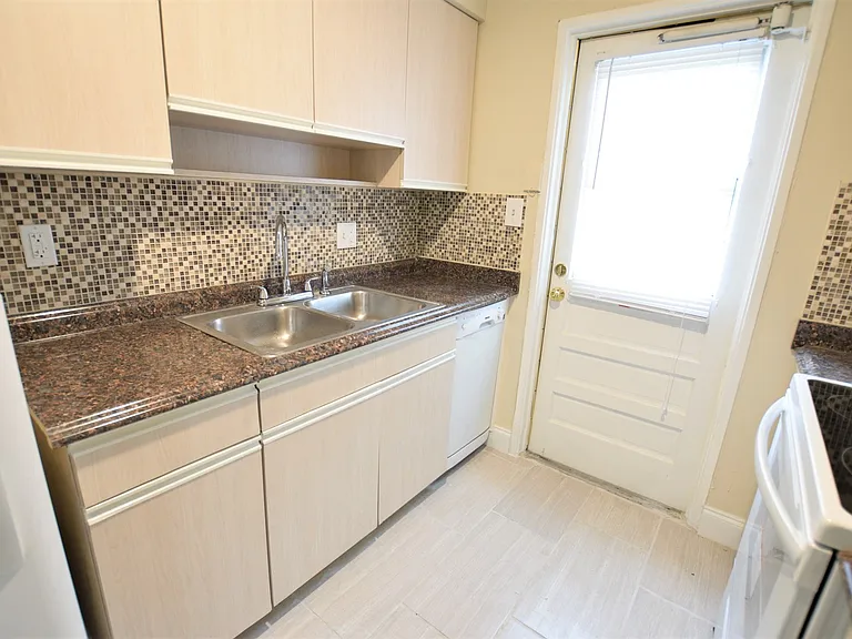Delaney Court — Photo 14