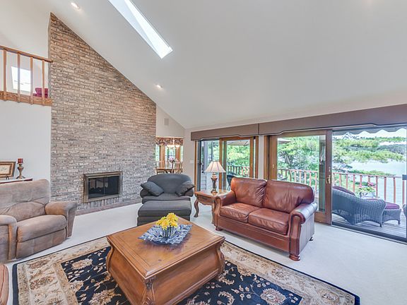 4th image of 3585 N Sunset Way