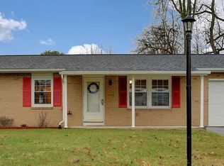 17823 Greentree Ln, Hagerstown, MD 21740