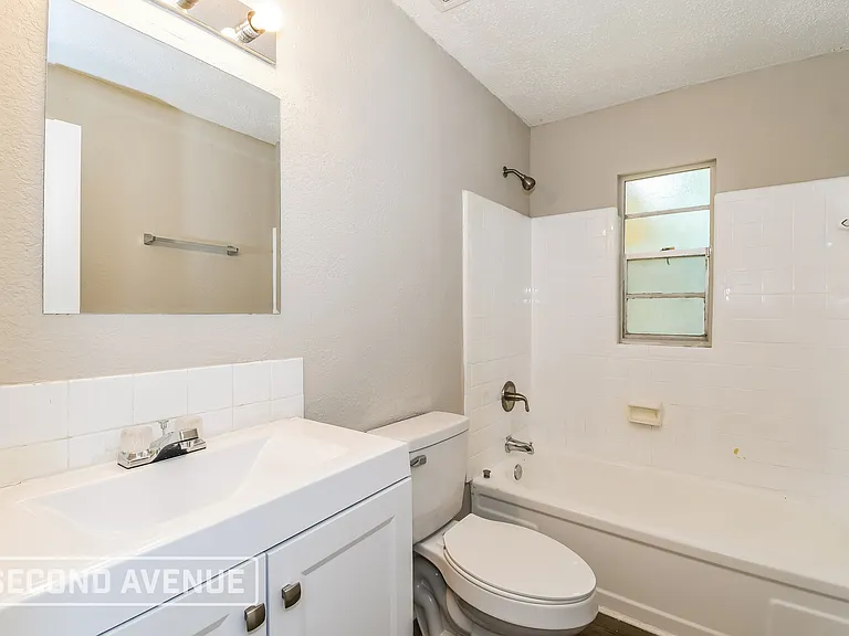 2939 W 4th St — Photo 14