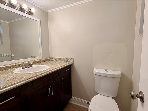 5th image of 879 NE 195th St APT 425