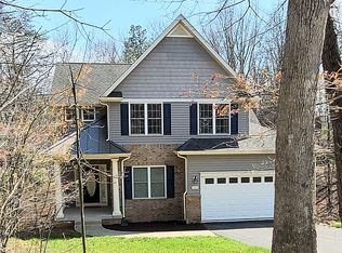 1303 Lakeview Dr, Cross Junction, VA 22625