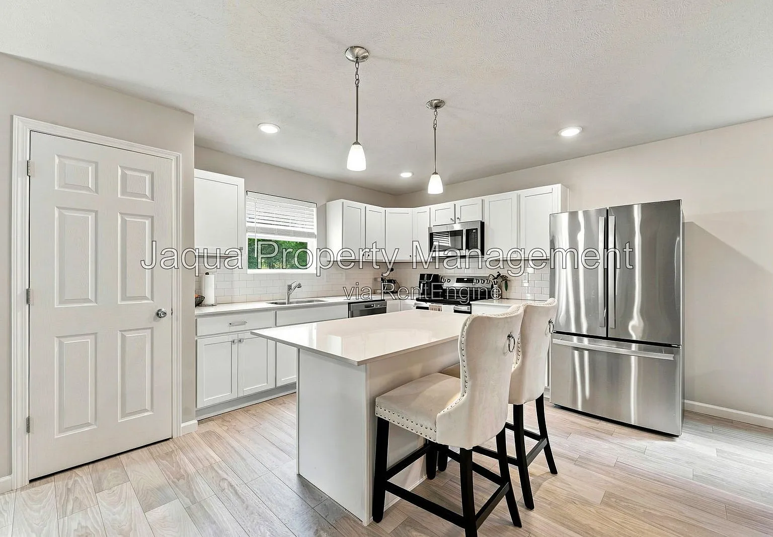 5 bed, 3.0 bath, 2083 sqft, $2,950 — Photo 2
