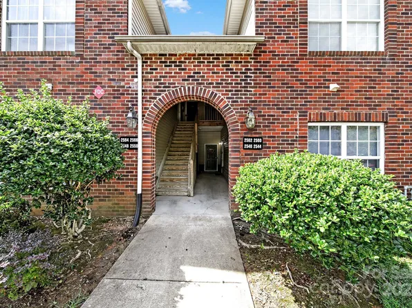 2546 Carya Pond Ln, Charlotte, NC 28212