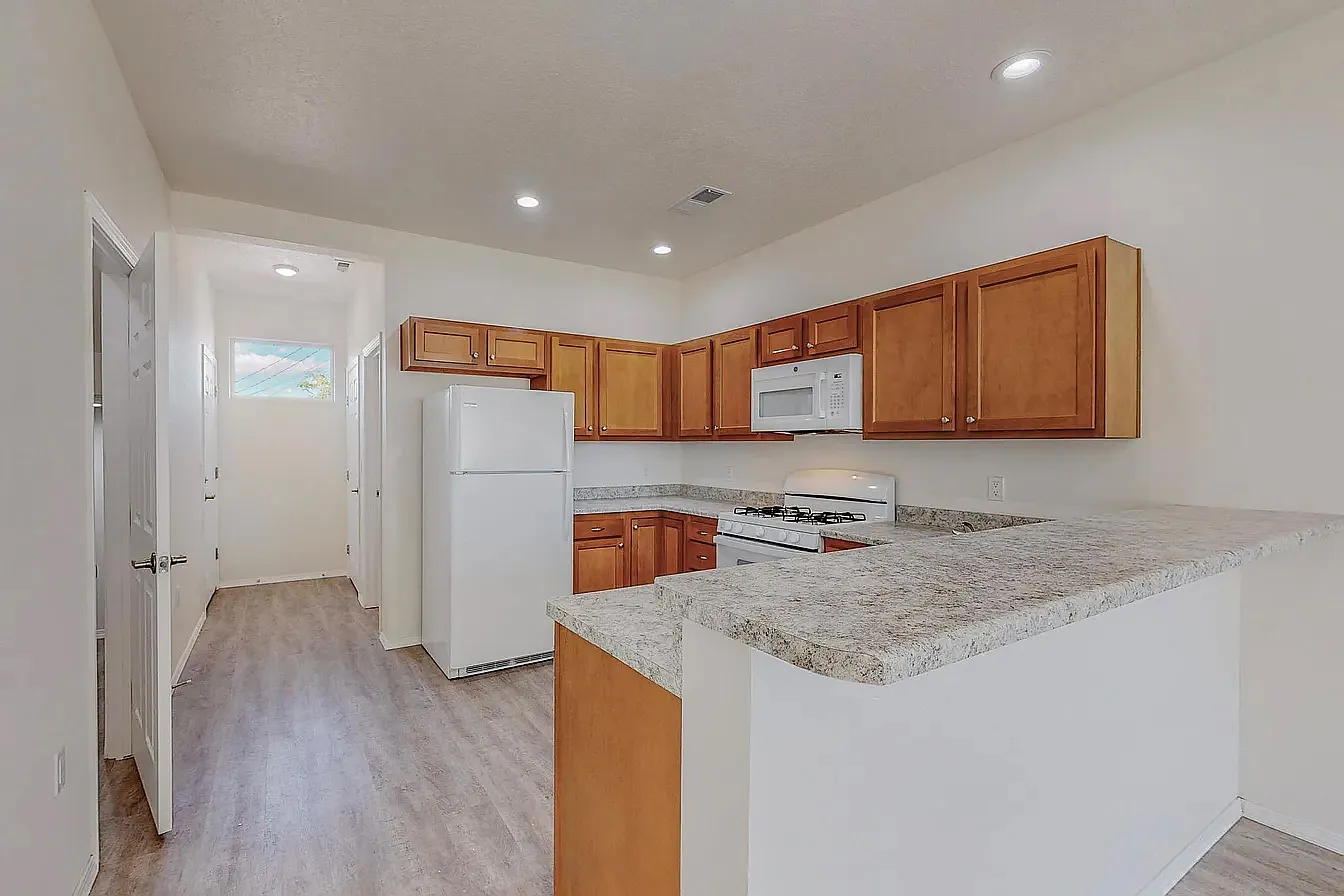 2 bed, 1.5 bath, 1300 sqft, $1,595 — Photo 3