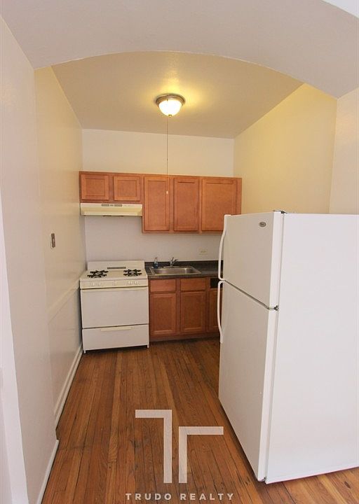 2nd image of 2715 N Milwaukee Ave