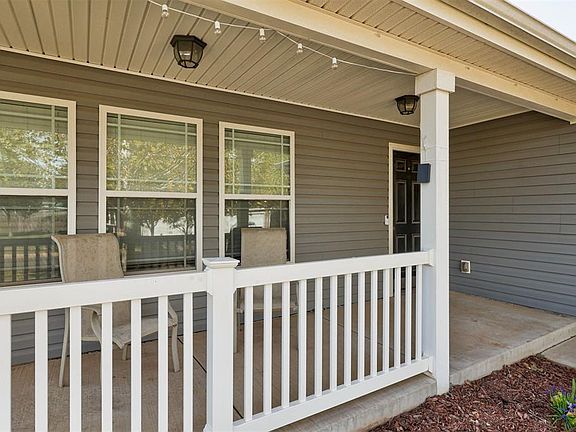 4th image of 1200 SW 151st Cir