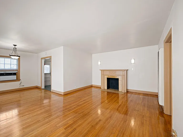 1806 Banks St #1 — Photo 6