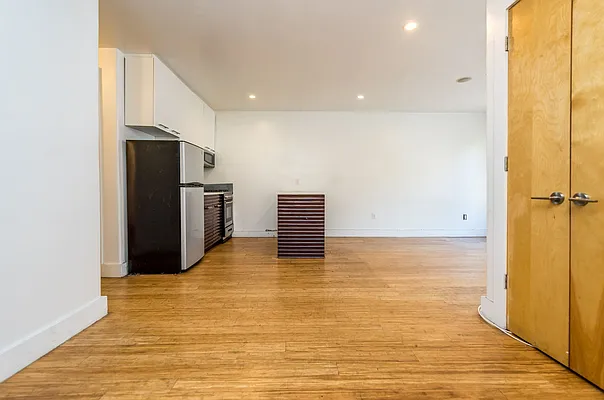 Rented by Nooklyn NYC LLC | media 50
