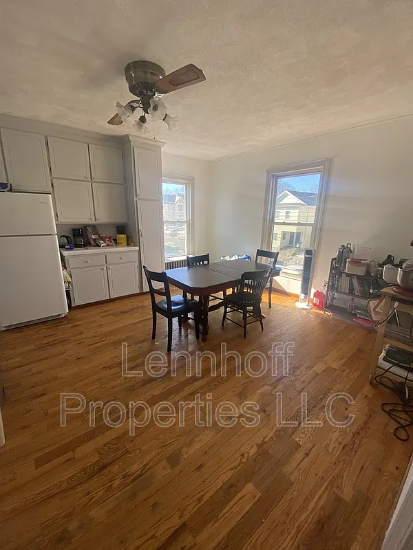 1 bed, 1.0 bath, $900 — Photo 2