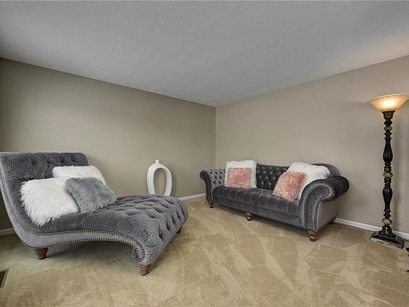 3rd image of 5051 Moon Ct