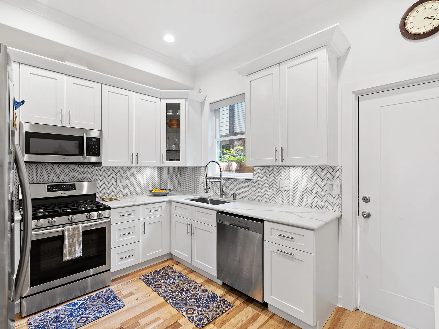 3 bed, 1850 sqft, $2,800 — Photo 2