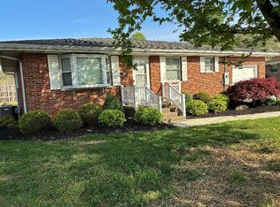 724 Circle Dr, Belpre, OH 45714