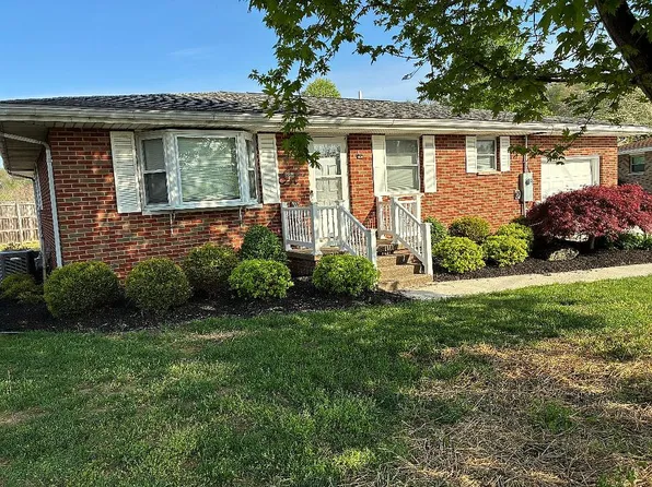 724 Circle Dr, Belpre, OH 45714