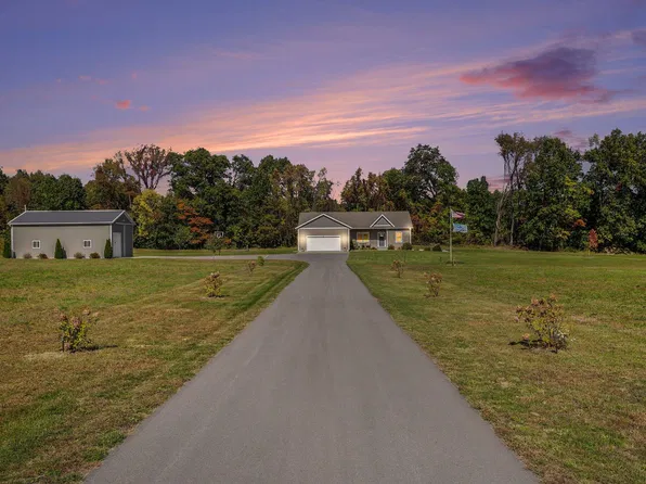 6715 Pine Rd, Benton Harbor, MI 49022