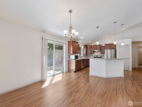 4th image of 1790 Westside Court
