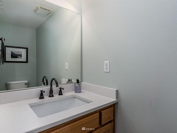 5th image of 1438 Admirals Dr