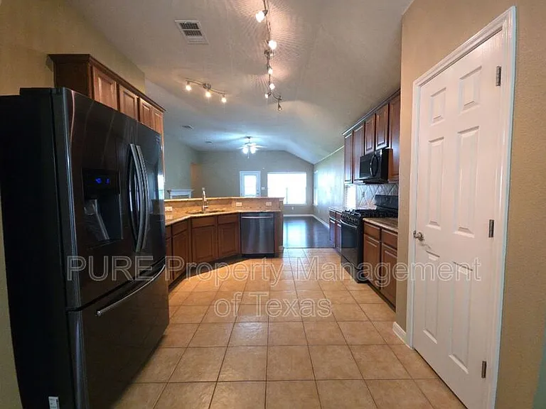 18401 Hees Ln — Photo 21