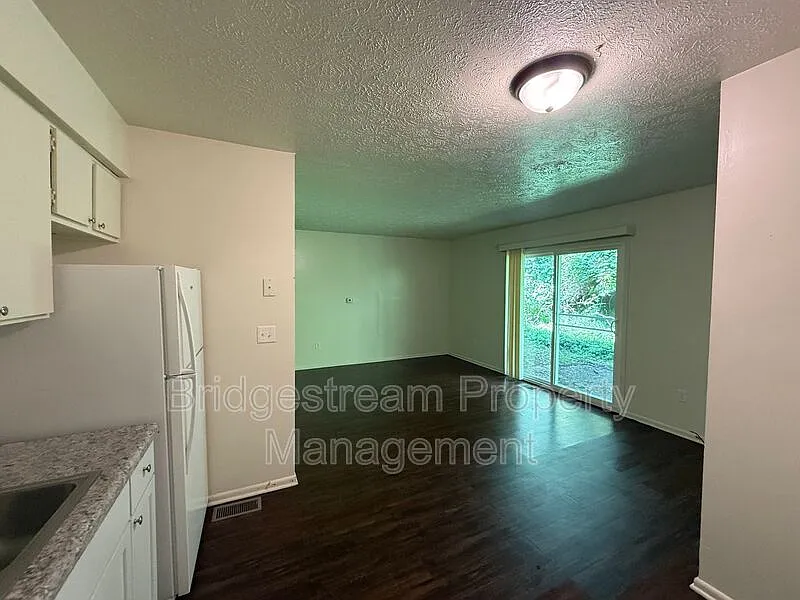 3001 Idylwilde Blvd — Photo 4