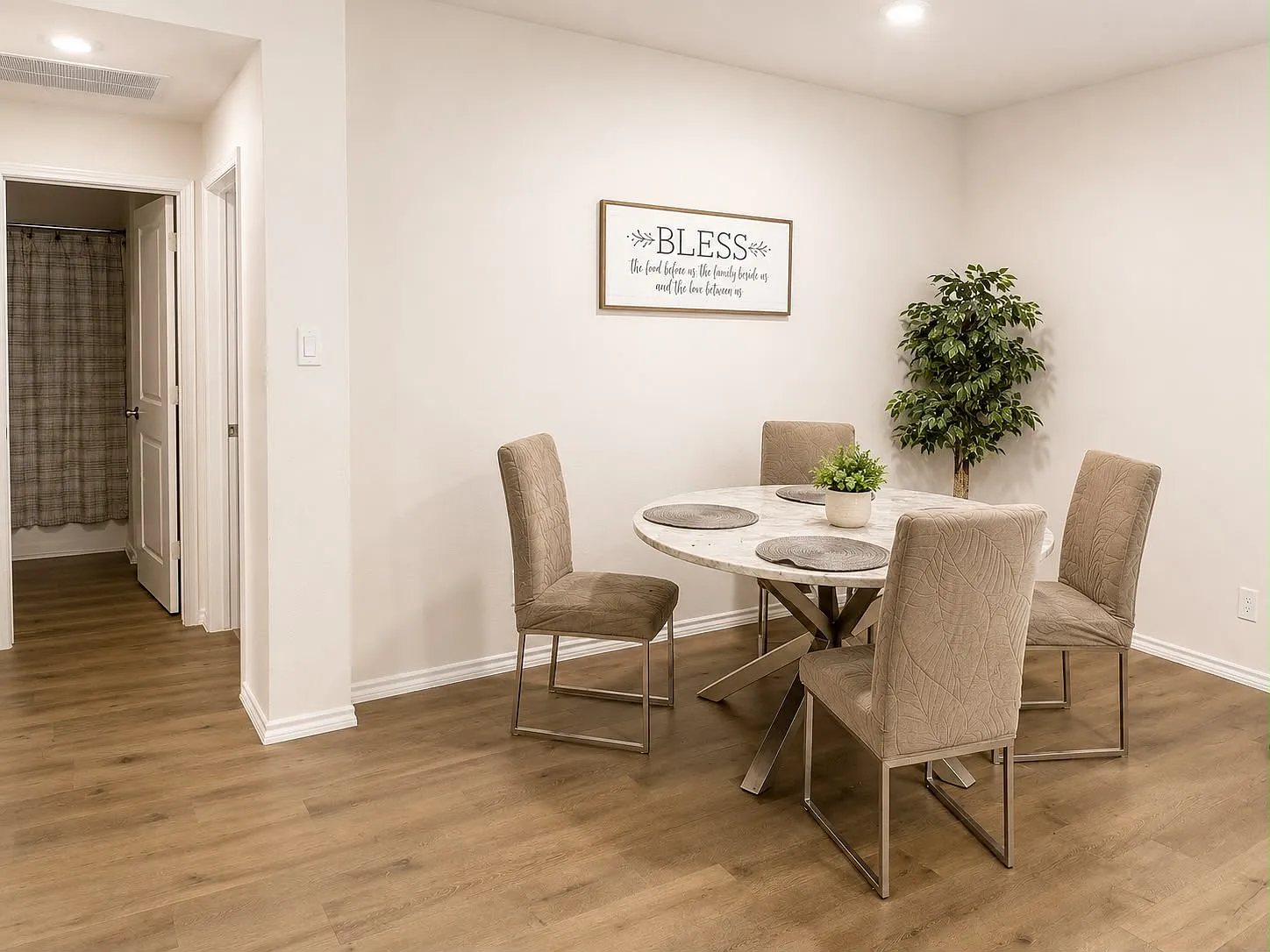 4 bed, 2036 sqft, $2,100 — Photo 4