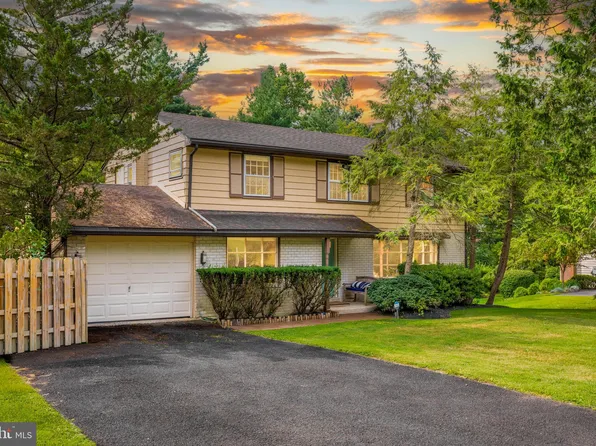 8904 Patton Rd, Wyndmoor, PA 19038