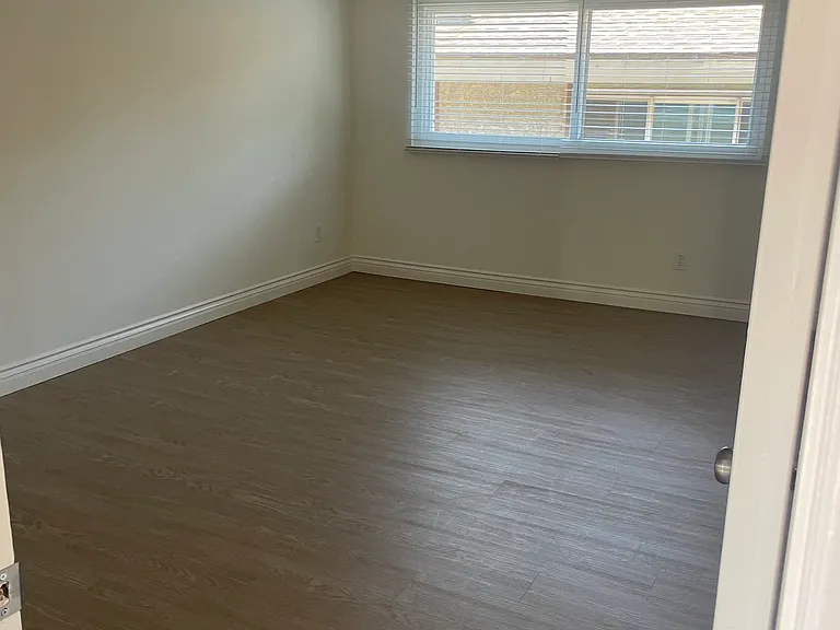 860 Main St #D — Photo 5