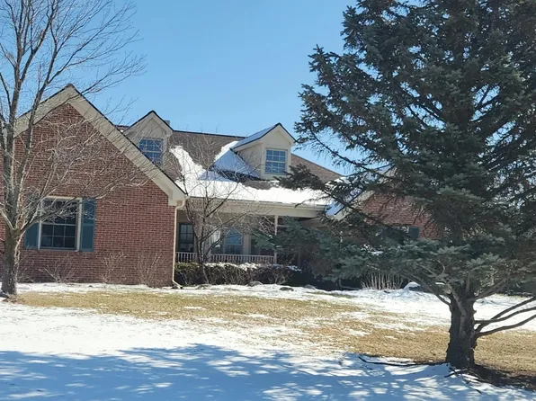 1000 Weber Ct, White Lake, MI 48383