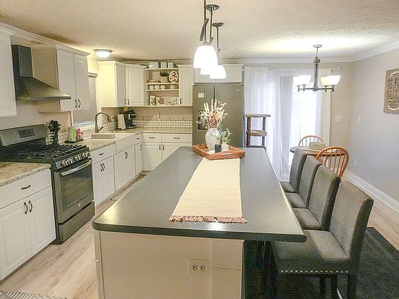4th image of 502 W Main St