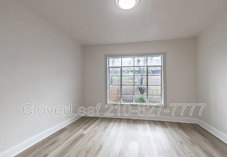 230 Paramount Ave — Photo 14