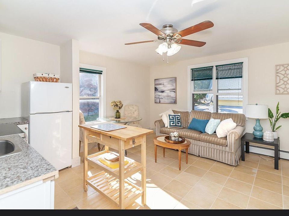 Full kitchen, living room area