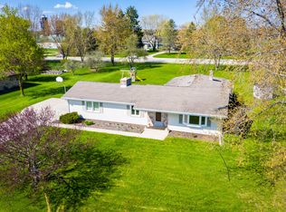 10172 Flagstone Dr, Cedarburg, WI 53012