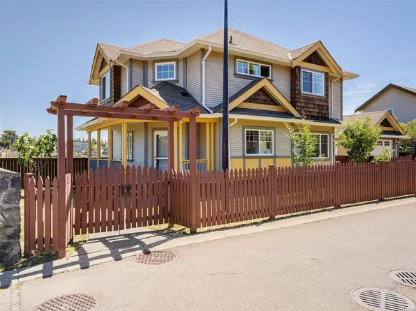921 Colville Rd #1, Esquimalt, BC V9A 4P4
