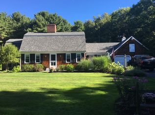 15 Hedgerow Dr, Falmouth, ME 04105